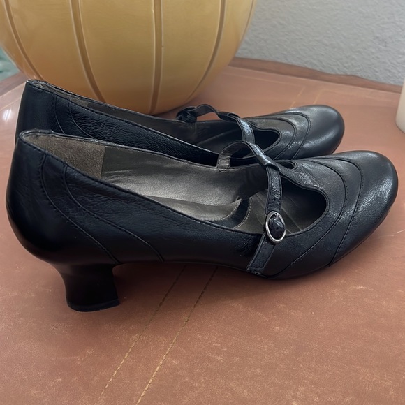 Naturalizer Mary Jane N5 comfort 2 1/2” stack wood heel EUC - Picture 3 of 7